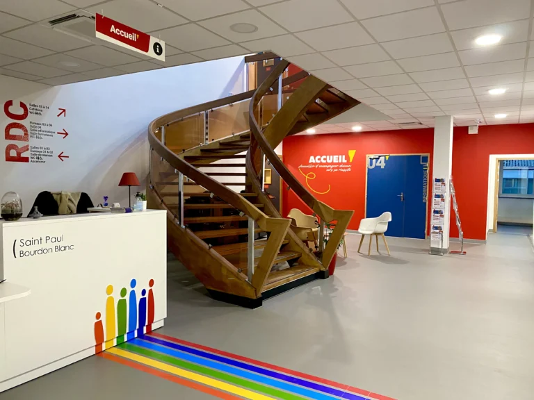 Rénovation d'un batiment de bureaux OGEC Bourdon Blanc - installé par Arthur Loyd Orléans